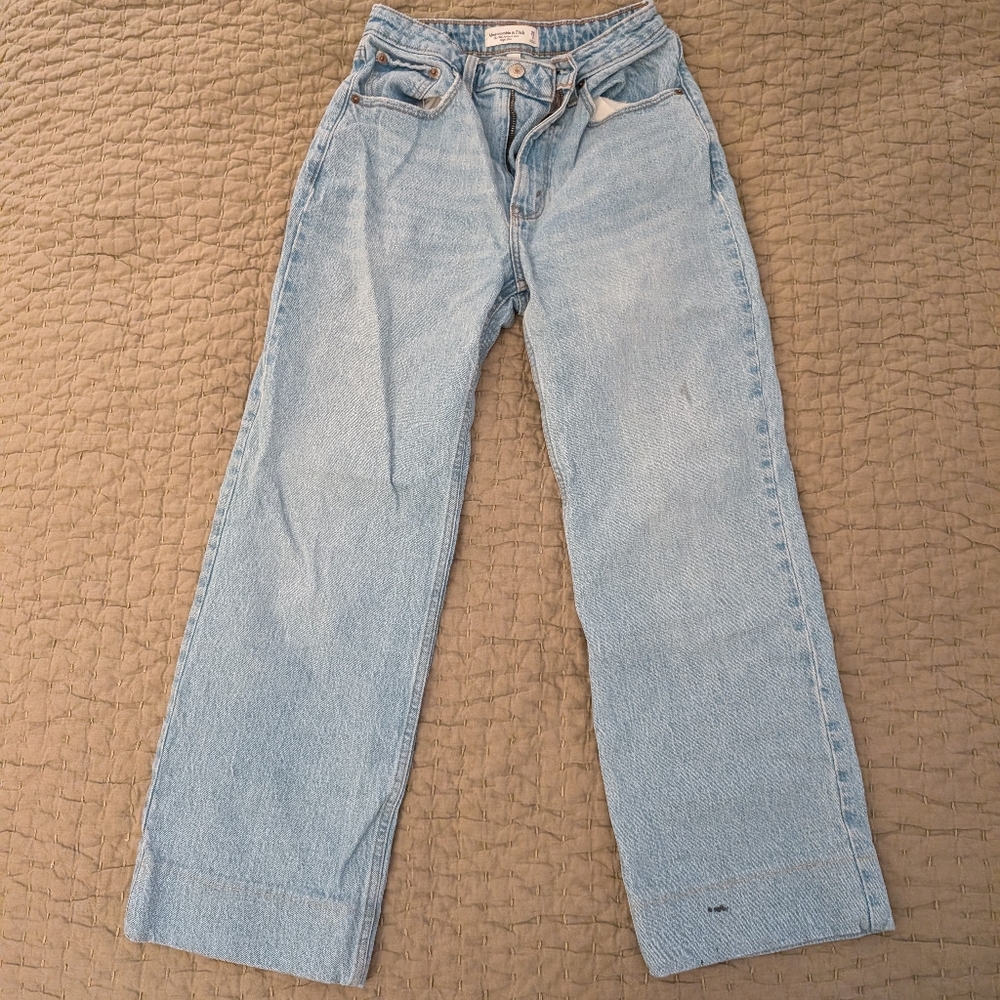 A&F 90s Relaxed High Rise Jeans
